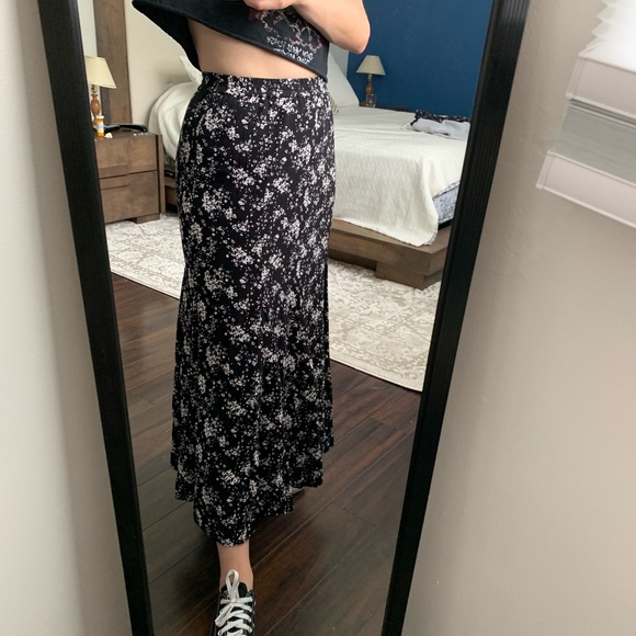 Uniqlo - High Waisted Floral Skirt - Picture 3 of 4